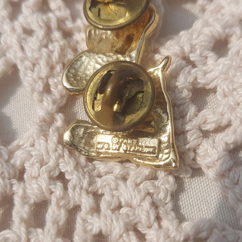 1980s Gold-tone Enamel Pin - Picture 3 of 3